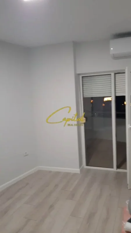 Tirane, jepet me qera zyre Kati 1, 80 m² 600 € (ZOGU I ZI)