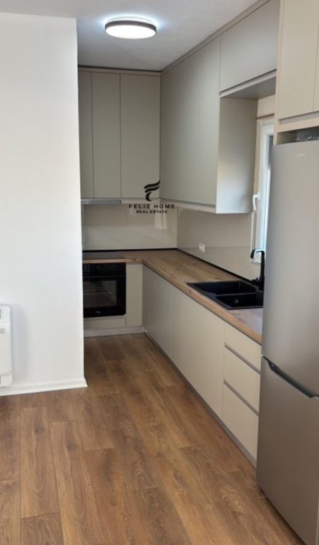 Tirane, jepet me qera apartament 2+1 Kati 6, 80 m² 800 € (XHAMLLIKU)
