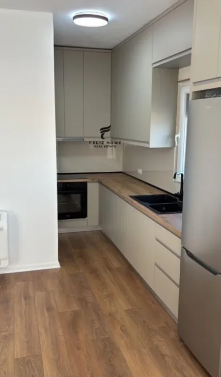 Tirane, jepet me qera apartament 2+1 Kati 6, 80 m² 800 € (XHAMLLIKU)