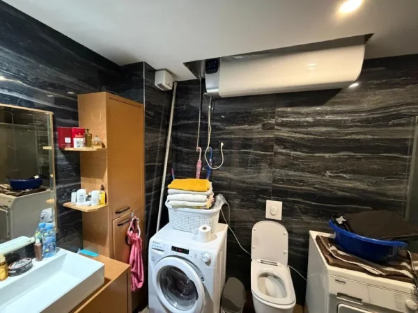 Tirane, shitet apartament 2+1+Ballkon Kati 3, 100 m² 300.000 € (Komuna Parisit)