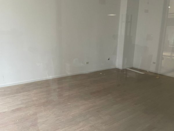 Tirane, jepet me qera Kati 2, 42 m² 1.000 € 