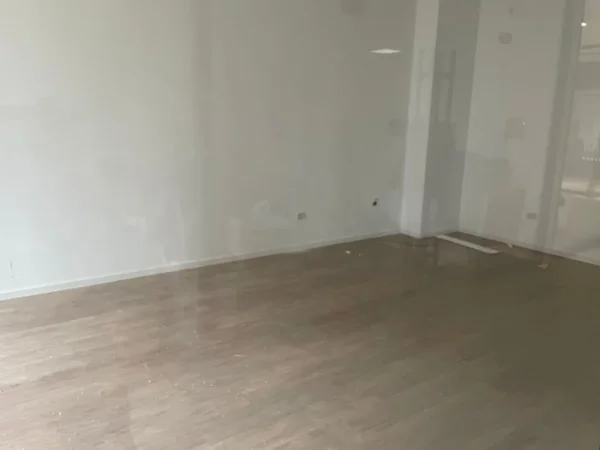 Tirane, jepet me qera Kati 2, 42 m² 1.000 € 