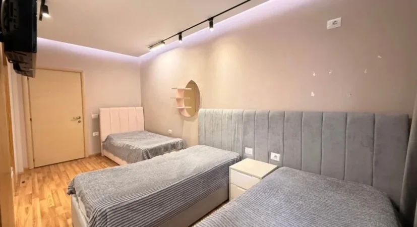 Tirane, jepet me qera apartament 2+1+Ballkon , 90 m² 650 € (Astir)