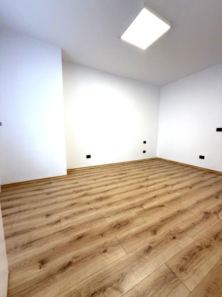 Tirane, jepet me qera ambjent biznesi Kati 1, 67 m² 800 € (Ish Ekspozita)