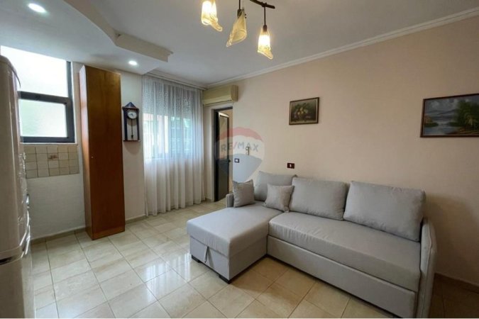 Tirane, jepet me qera apartament 1+1 Kati 2, 
