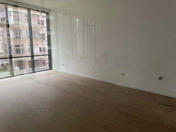 Tirane, jepet me qera zyre Kati 2, 42 m² 1.000 € (Rruga Mine Peza)