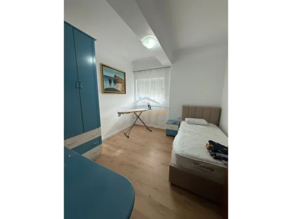 Qera , Apartament 2+1, Rruga Kongresi i Manastirit , Tirane. 600 €, AREA63505