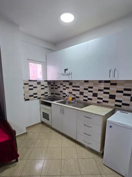 Tirane, jepet me qera apartament 1+1 Kati 2, 58 m² 380 € (OXHAKU)