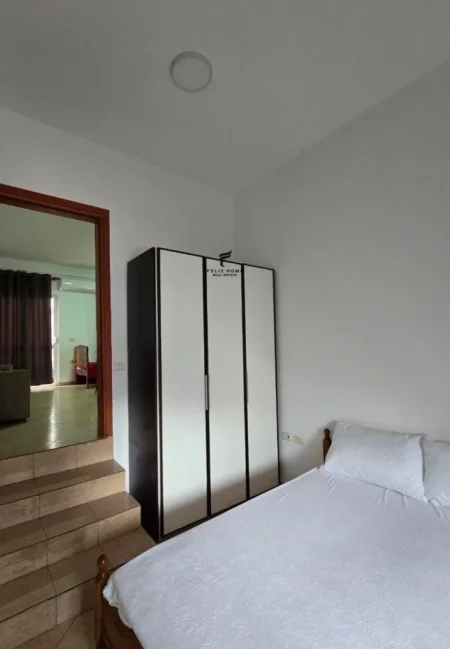 Tirane, jepet me qera apartament 1+1 Kati 2, 58 m² 380 € (OXHAKU)