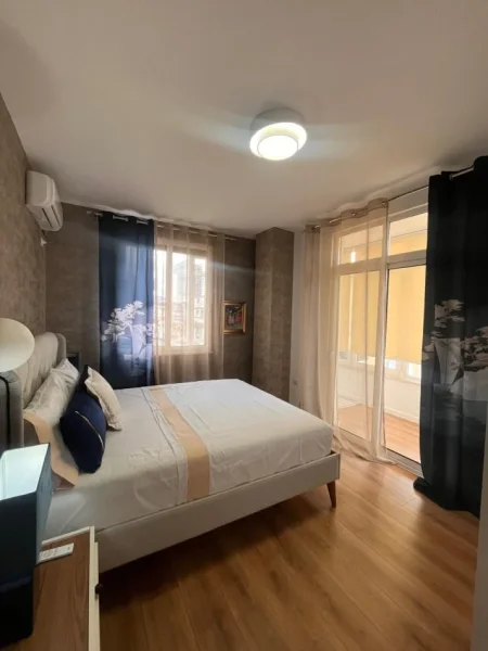 Tirane, jepet me qera apartament 1+1 Kati 6, 77 m² 800 € (Mozaiku i Tiranes/Rruga Naim Frasheri)