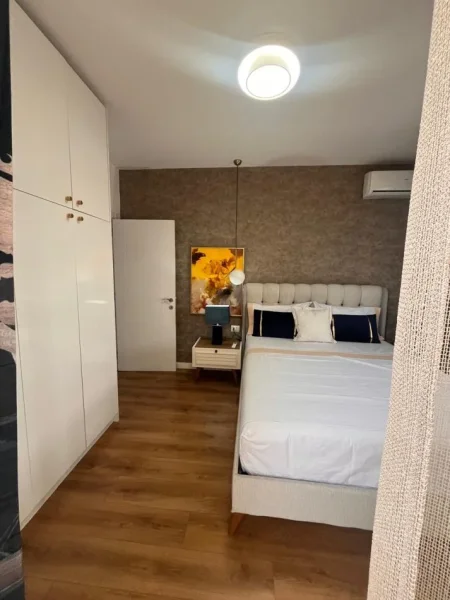 Tirane, jepet me qera apartament 1+1 Kati 6, 77 m² 800 € (Mozaiku i Tiranes/Rruga Naim Frasheri)