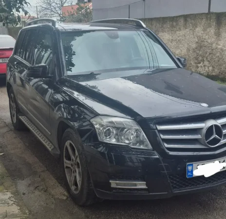 Tirane, shitet SUV GLK Nafte, e zeze automatik Klima 260.000 km 9.400 €