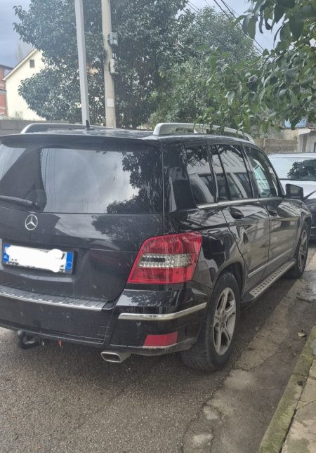 Tirane, shitet SUV GLK Nafte, e zeze automatik Klima 260.000 km 9.400 €