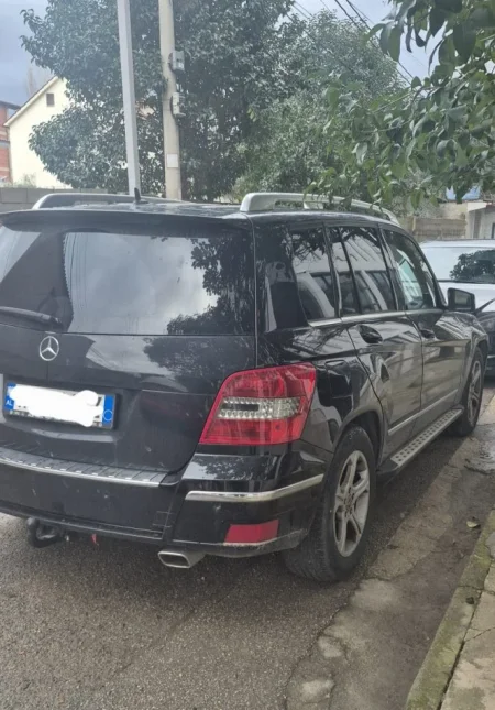 Tirane, shitet SUV GLK Nafte, e zeze automatik Klima 260.000 km 9.400 €