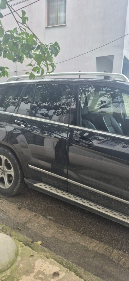 Tirane, shitet SUV GLK Nafte, e zeze automatik Klima 260.000 km 9.400 €
