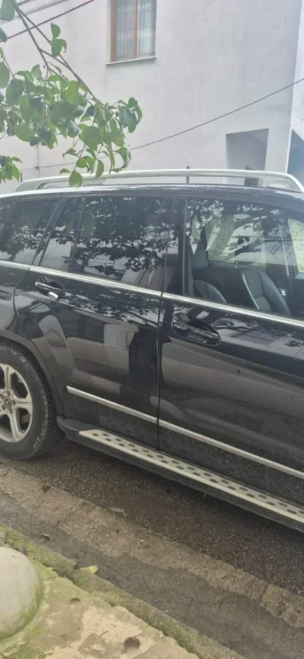 Tirane, shitet SUV GLK Nafte, e zeze automatik Klima 260.000 km 9.400 €