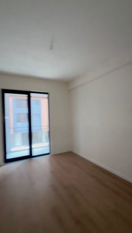 Tirane, jepet me qera ambjent biznesi Kati 1, 80 m² 400 € (Astir)