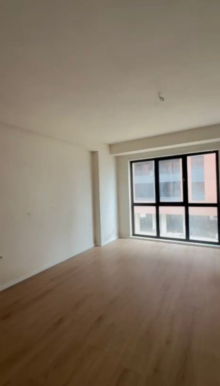 Tirane, jepet me qera ambjent biznesi Kati 1, 80 m² 400 € (Astir)