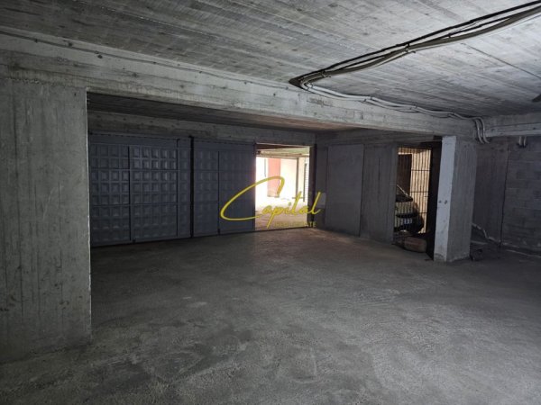 Tirane, jepet me qera magazine Kati -1, 110 m² 550 € (DON BOSKO)