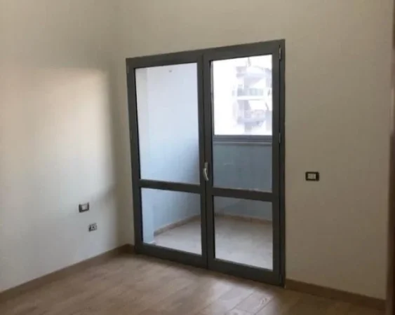Tirane, jepet me qera garsonier Kati 3, 33 m² 370 € (zogu i zi)