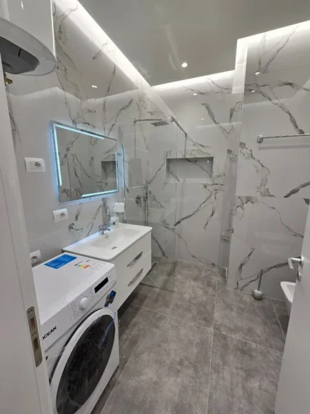 Tirane, jepet me qera apartament 1+1+Ballkon Kati 10, 78 m² 700 € (Zogu i Zi)