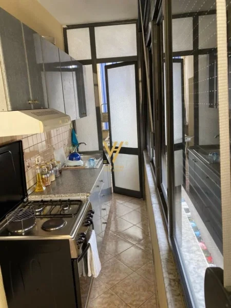 Tirane, jepet me qera apartament 1+1+Ballkon Kati 6, 65 m² 550 € (SQUARE 21)