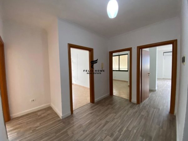 Tirane, jepet me qera zyre Kati 11, 143 m² 1.500 € (ISH EKSPOZITA)
