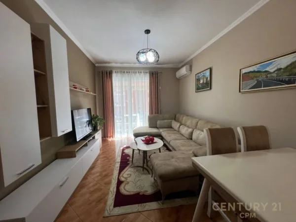 Tirane, jap me qera apartament 1+1 Kati 3, 68 m² 500 € (Golden Park)