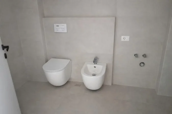 Tirane, jepet me qera ambjent biznesi Kati 3, 135 m² 1.200 € (Pazari i Ri)