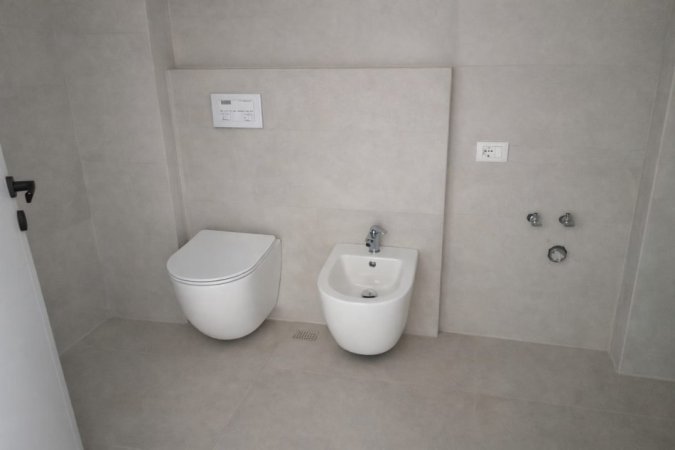 Tirane, jepet me qera ambjent biznesi Kati 3, 135 m² 1.200 € (Pazari i Ri)