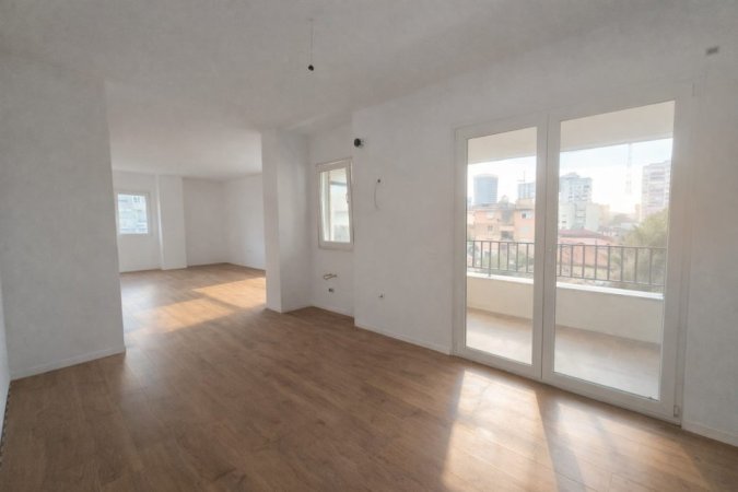 Tirane, jepet me qera ambjent biznesi Kati 3, 135 m² 1.200 € (Pazari i Ri)