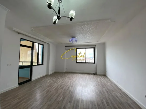 Tirane, jepet me qera zyre Kati 11, 143 m² 1.500 € (BLV ZHAN D'ARK)