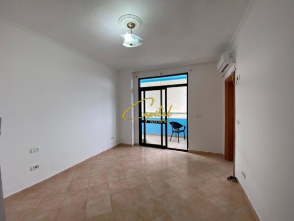Tirane, jepet me qera zyre Kati 11, 143 m² 1.500 € (BLV ZHAN D'ARK)