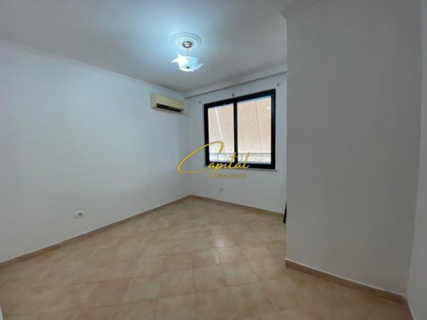 Tirane, jepet me qera zyre Kati 11, 143 m² 1.500 € (BLV ZHAN D'ARK)