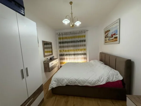 Tirane, jap me qera apartament 1+1 Kati 2, 86 m² 650 € (Ali Demi)