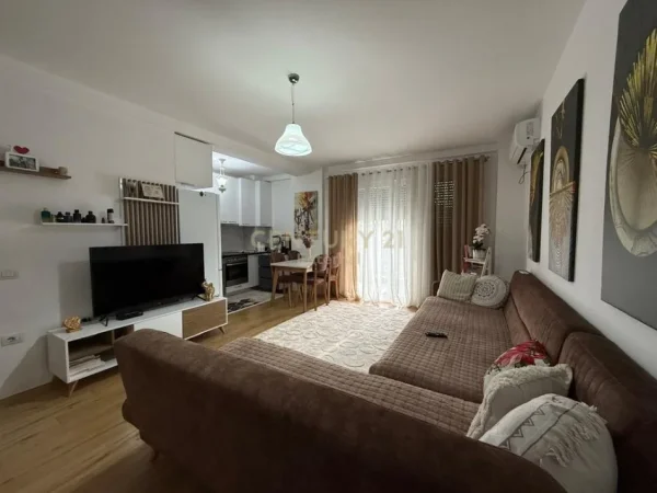 Tirane, jap me qera apartament 1+1 Kati 2, 86 m² 650 € (Ali Demi)