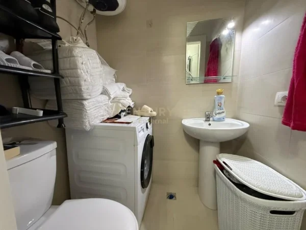 Tirane, jap me qera apartament 1+1 Kati 2, 86 m² 650 € (Ali Demi)