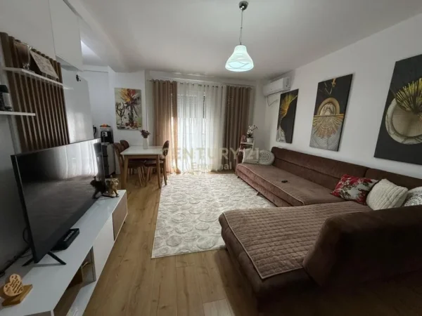 Tirane, jap me qera apartament 1+1 Kati 2, 86 m² 650 € (Ali Demi)