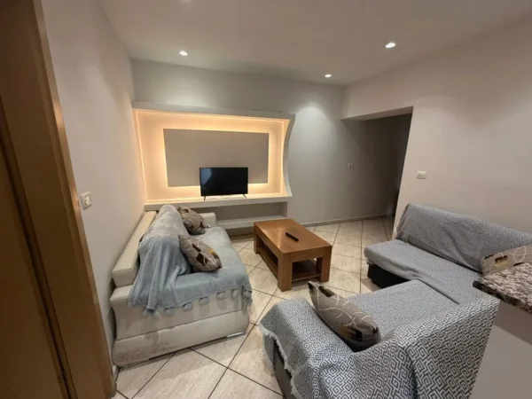 Tirane, jepet me qera apartament 1+1+Ballkon Kati 2, 70 m² 500 € 