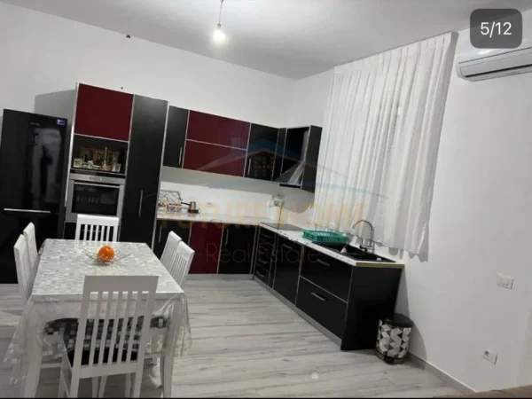 Durres, jepet me qera shtepi 3+1+Ballkon Kati 2, 80 m² 400 € 