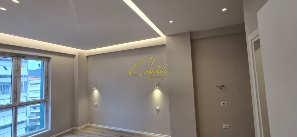 Tirane, jepet me qera zyre Kati 6, 100 m² 900 € (KOMUNA E PARISIT)