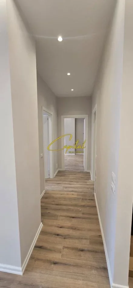 Tirane, jepet me qera zyre Kati 6, 100 m² 900 € (KOMUNA E PARISIT)