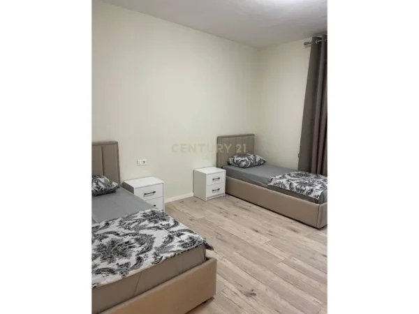 Tirane, jap me qera apartament 2+1 Kati 3, 129 m² 500 € (Fresku)