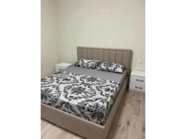 Tirane, jap me qera apartament 2+1 Kati 3, 129 m² 500 € (Fresku)