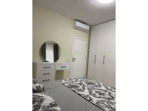 Tirane, jap me qera apartament 2+1 Kati 3, 129 m² 500 € (Fresku)