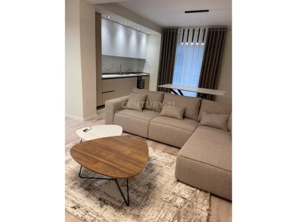 Tirane, jap me qera apartament 2+1 Kati 3, 129 m² 500 € (Fresku)