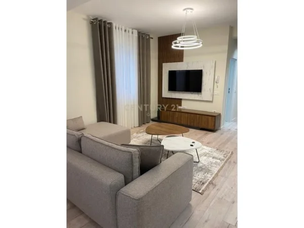 Tirane, jap me qera apartament 2+1 Kati 3, 129 m² 500 € (Fresku)