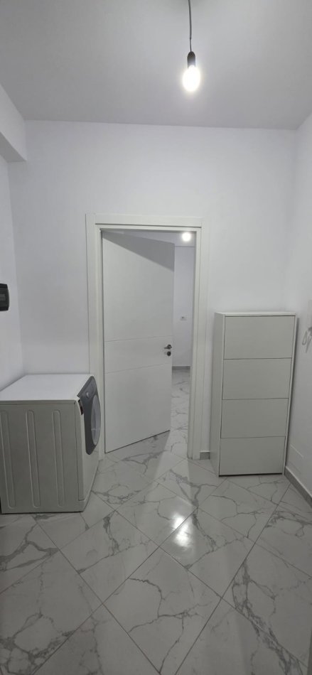 Tirane, jepet me qera apartament 1+1 Kati 7, 70 m² 450 € (ASTIR)