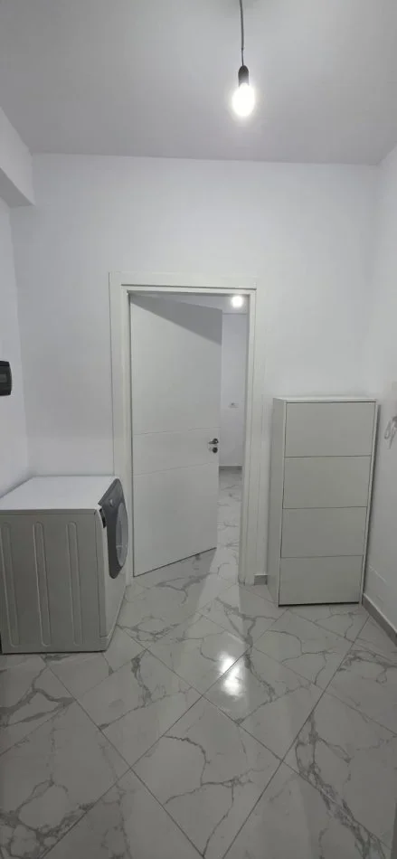Tirane, jepet me qera apartament 1+1 Kati 7, 70 m² 450 € (ASTIR)