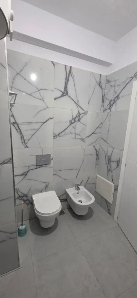 Tirane, jepet me qera apartament 1+1 Kati 7, 70 m² 450 € (ASTIR)